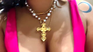 Dora Boqueteira Esta Em Busca De Um Pau E Brincou Bastante