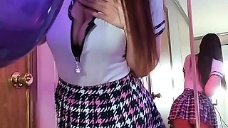 Amateur webcam babe showing her sexual goods