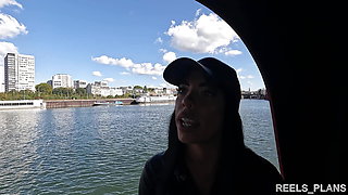 An Italian with an athletic body cheats on her boyfriend and gets fucked publicly on a boat in anal by 2 strangers !!