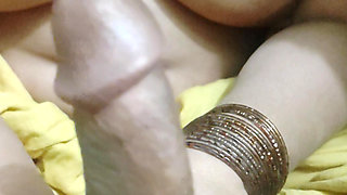 Young desi Pakistani house wife big boobs for men help to handjob