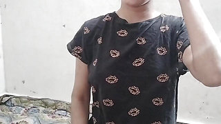 Desi aunty ko saman dene ke bahane jabar dasti pela