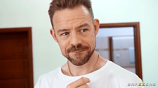 Daphne Turns The Massage Table With Erik Everhard, Erica Black - Brazzers