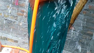 Sadia Is a Very Sexy Girl Shows His Pussy