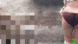 The elder sister-in-law's elder sister is home in the village, she is taking a bath in the bathroom, opening the red color underwear, the sister is taking a bath of the elder sister-in-law.