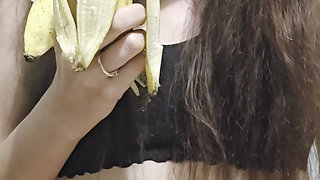 This is how to suck a banana erotically🤭