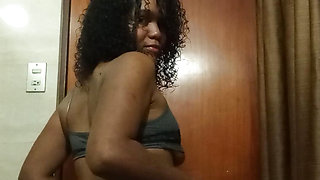 Aunt Indi shows off her hot body