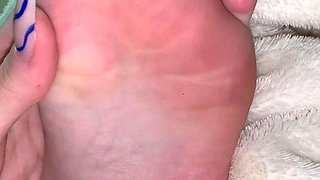 Flexible foot fetish masturbating with feet and hands