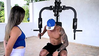 Personal trainer puts his BBC in his student at the Gym -