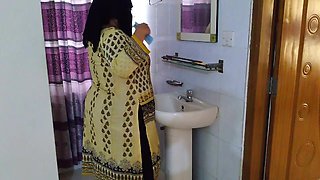 Pakistani Aunty Fucked by Neighbor Hot Guy When She Was Ready for Go to Meet with Her Ex Boyfriend