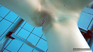 Attractive swimmer Milana Voda is stripping under the water