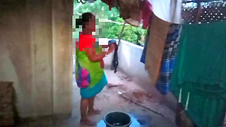 Tamil - Dress washing housewife aunty sex