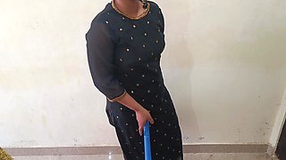 Hot Indian Maid Fuck with Room Owner