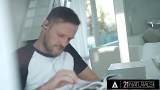 21 naturals - playfull girlfriend pulvarized rectally by massive pecker