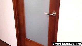Babysitter has never seen a pecker before wants to be pounded by Big Dick