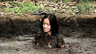 Publicsex amateur fucked outdoors by a stranger for cash