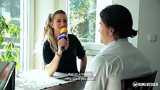MILF Sexy Susi Surprising A Fan