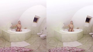 Nikky Dream Plays in the Tub