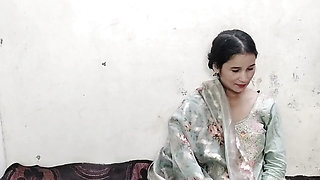Desi ko saman dene ke bahane jabar dasti pela