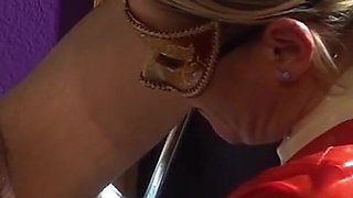 30min of Anal Training with Adelina Noir Fistingqueen