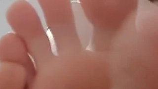 Housewife's Big Feet Webcam in the Kitchen