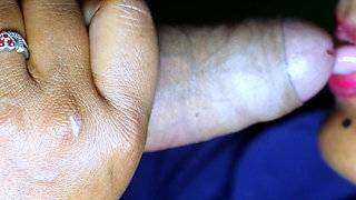 Stepsister masturbates and blowing dick during watching Netflix and we get caught Choti Behen Ki Chudai Aur Kam Kiya Mo