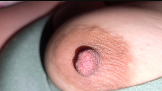 My step Sister under the blanket step sister shared Kakak tiriku di bawah selimut saudara tiri berbagi tampilan malam tidurnya