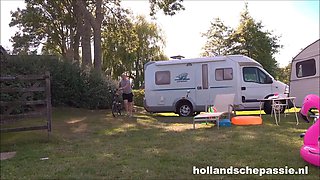 Michel neukt een milf op de camping
