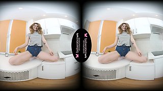 Minni Love Enjoys Playing With Her Pink Hole - Sexlikereal