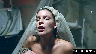 Observe a wild deprived bride fap to a mindblowing ejaculation