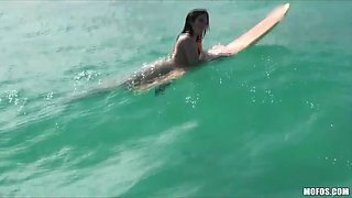 Freak spots magnificent big-ass surfer Jenna J Ross on the beach