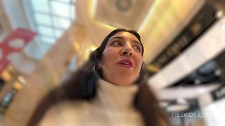 Katty Wetting Jeans And Pee In The Shopping Mall