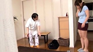 Japanese mommy getting her juicy asian pussy fingered