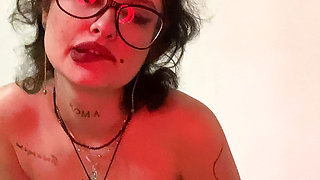 Every curve of my body begs you to look more at my breasts.😏