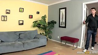 Dominant busty COP Veronica Avluv is into rough-sex