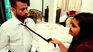 A Desi Hiousewife Went to a Hotel Room