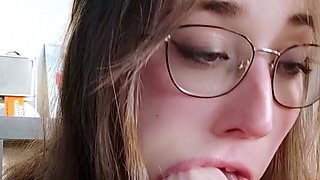 Cute amateur webcam teen girl toying pussy on webcam