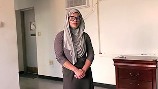 Hijab costume play - yankee cougar face penetrated