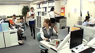 Asian bukkake fetish slut fingered and toyed