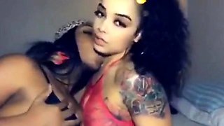 Ebony Amateur Lesbians Kissing and Squirting