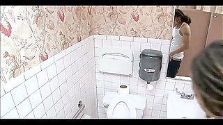 White guy drills black hottie in the toilet