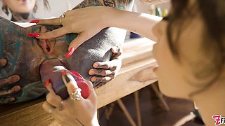 Prolapse porn with sex hungry Anuskatzz and Eden Ivy from Dirty Dreaz