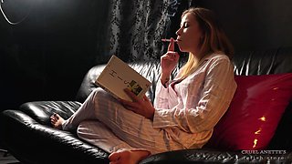 Reading, Smoking 4K