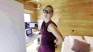 je lui fait une fellation au bureau
