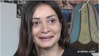 Valentina Babe And Valentina Italian - Hot Italian Babe Valentina Uses A Magic Wand On Her Shaved Pussy