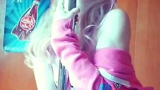 Hot amateur webcam teen masturbates for their fans