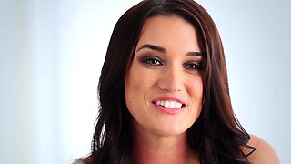 Smoking hot muse introduces her big tits