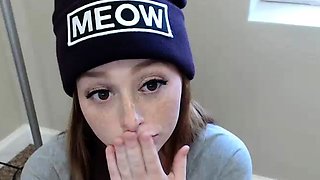 Amateur Webcam Teen Masturbates And Teases