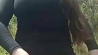 Latina En El Bosque Con Su Vecino Exhibiendo Su Culo Y Su Concha En Vestido Y Tangas