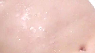 Natalie's bathtub sex-games