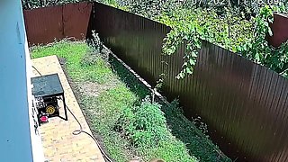 Der vollbusige Teenager erwischte BFs Schwanz im Freien!